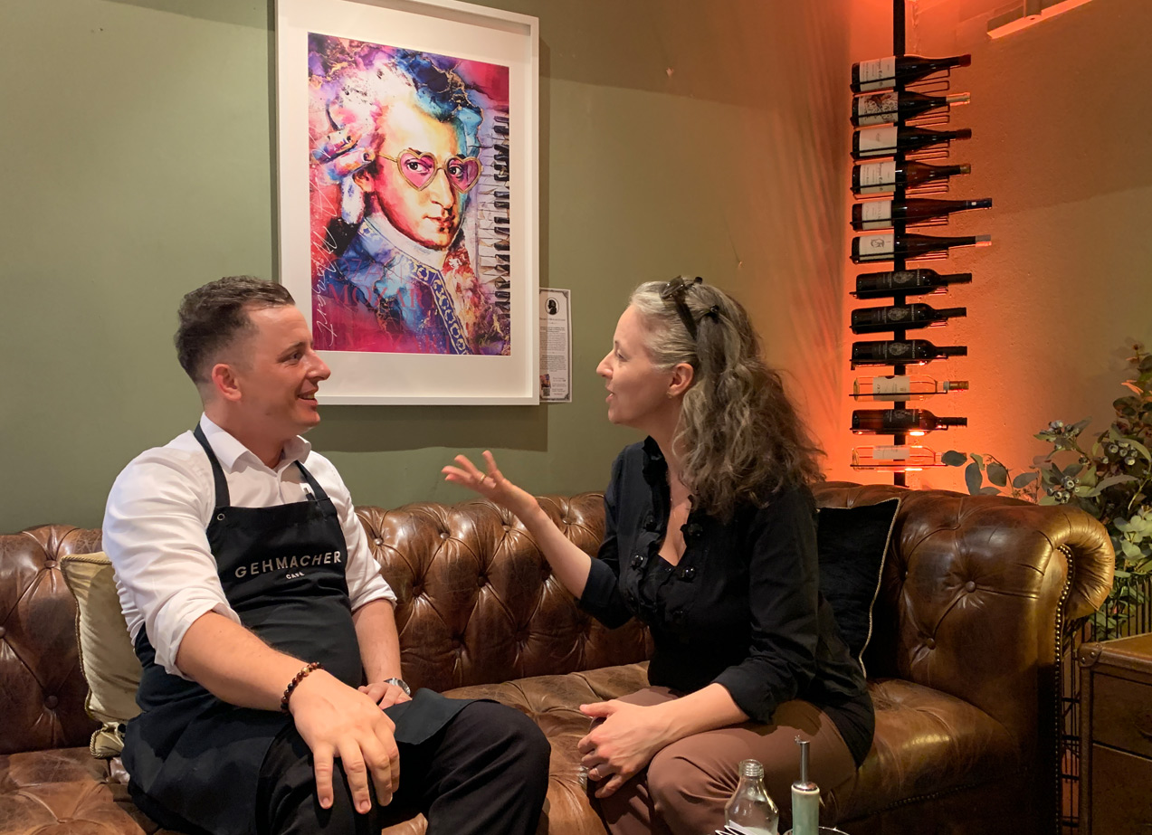 Ausstellung vom Kunstprojekt Mozart 270 in Salzburg vom Pop Art Künstler Delizia aus Tirol im Café Gehmacher