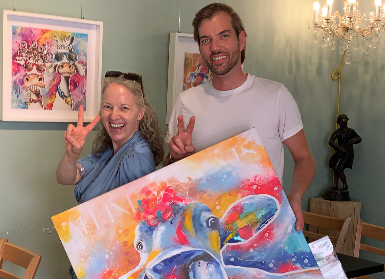 Pop Art Künstler Sabine-Delizia Egger im Café Nr. 5 in Salzburg - Kunst Ausstellung für Mozart 270